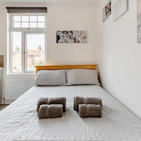 Double Room Edmonton Green, London N9 Екстериор снимка