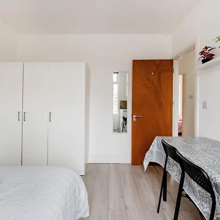 Double Room Edmonton Green, London N9 Екстериор снимка