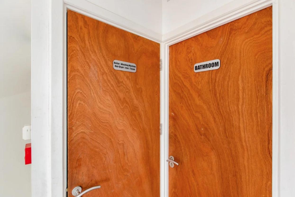 Double Room Edmonton Green, London N9 Екстериор снимка