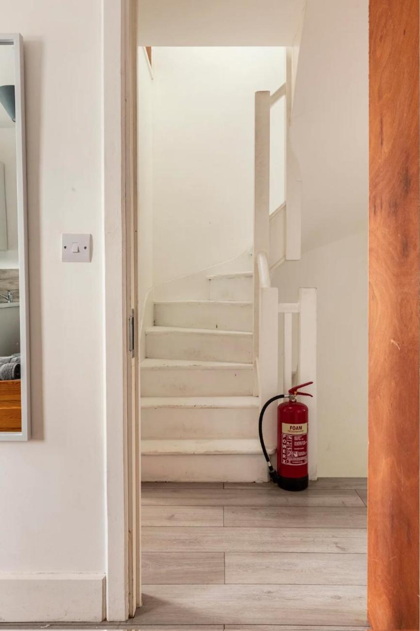 Double Room Edmonton Green, London N9 Екстериор снимка