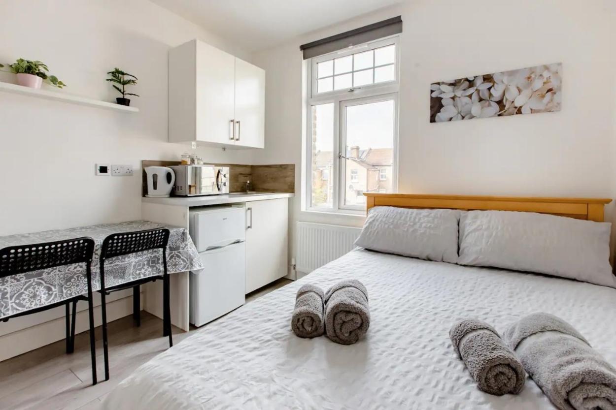 Double Room Edmonton Green, London N9 Екстериор снимка