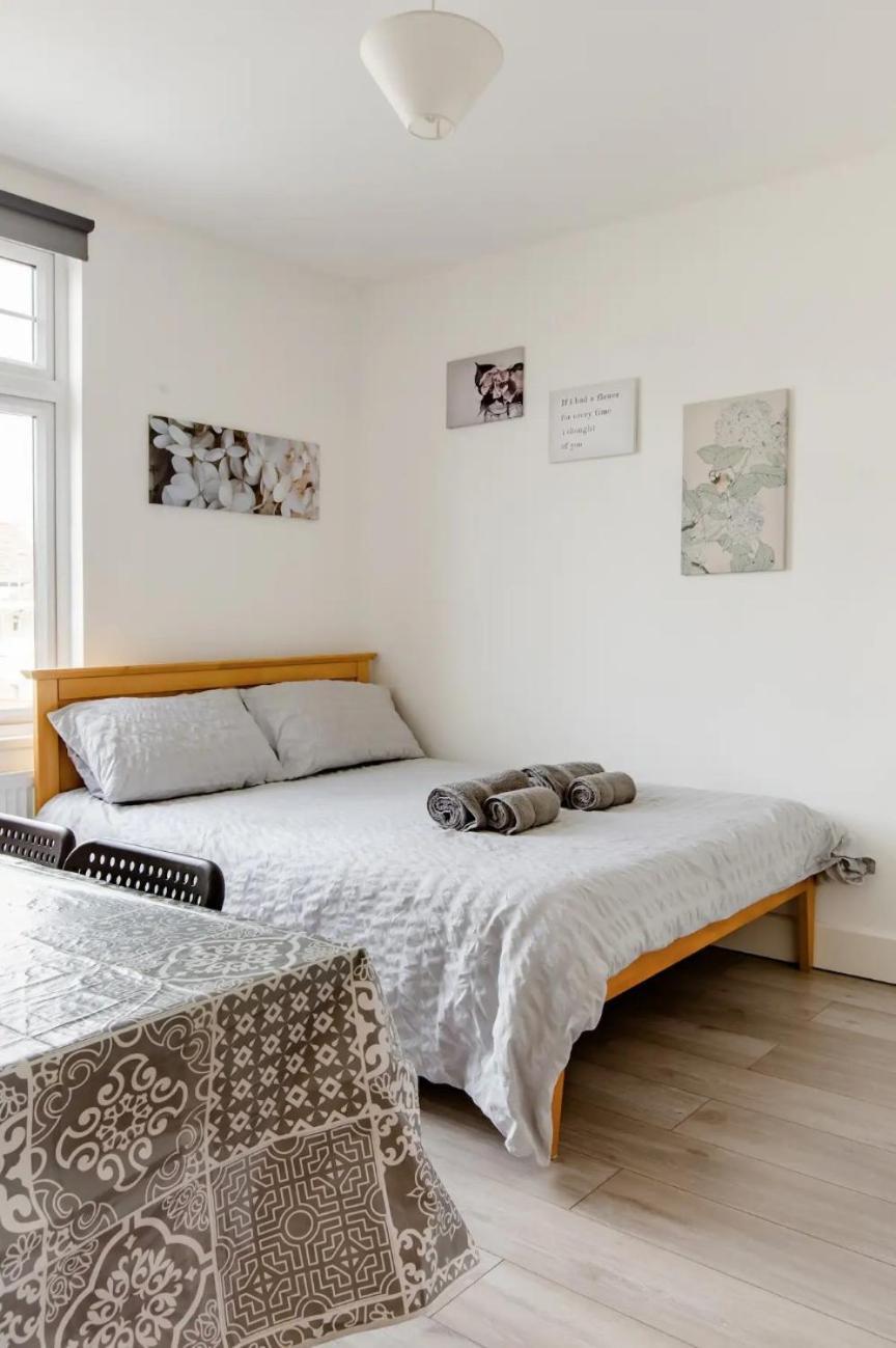 Double Room Edmonton Green, London N9 Екстериор снимка