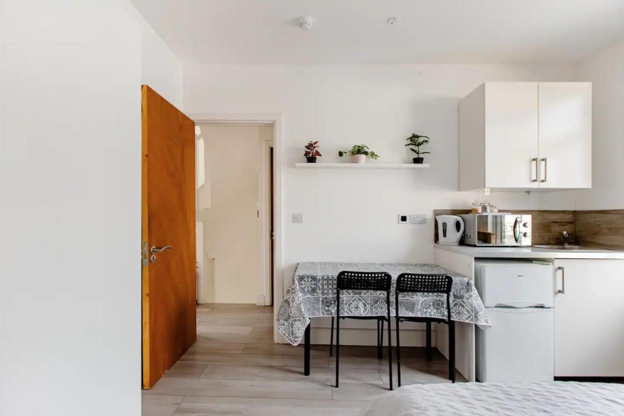Double Room Edmonton Green, London N9 Екстериор снимка