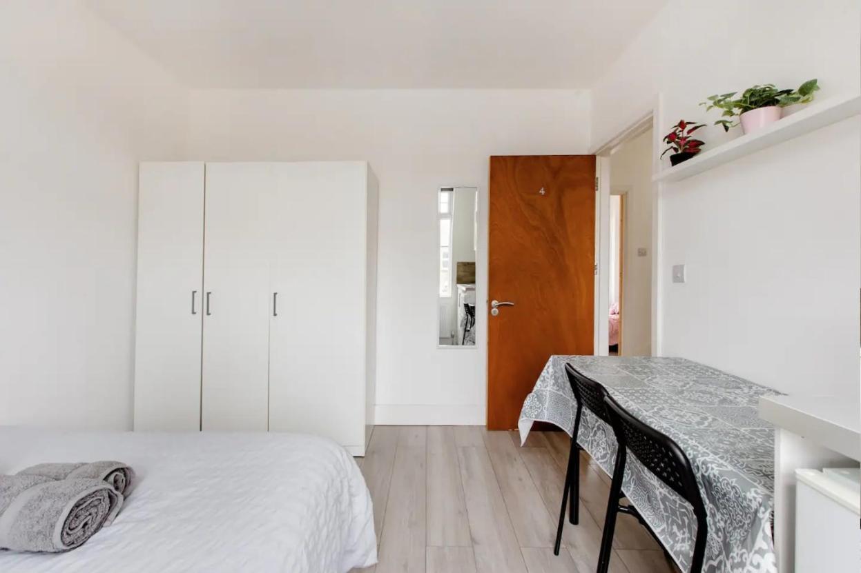 Double Room Edmonton Green, London N9 Екстериор снимка