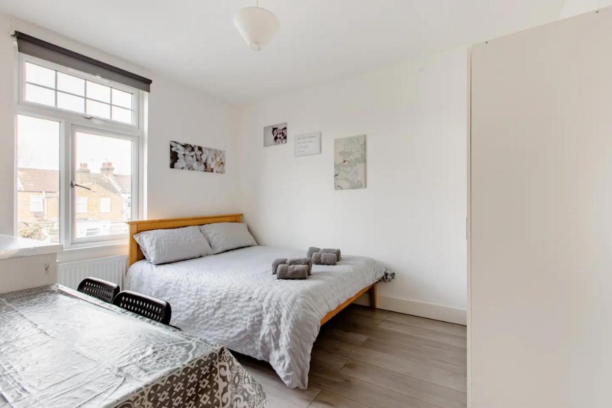 Double Room Edmonton Green, London N9 Екстериор снимка