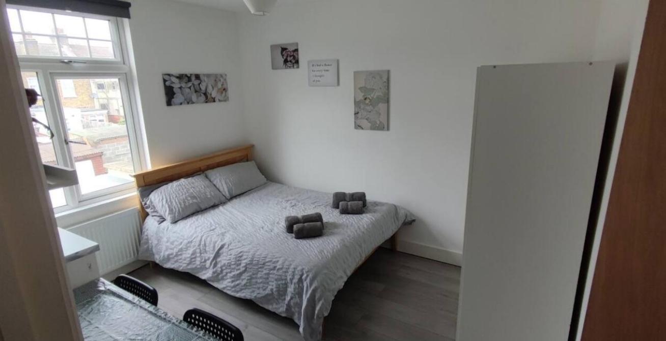 Double Room Edmonton Green, London N9 Екстериор снимка
